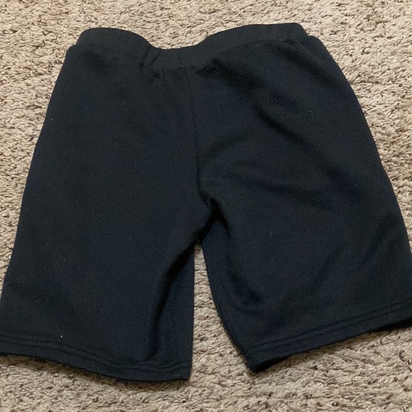 Under armour black shorts - Picture 2 of 3